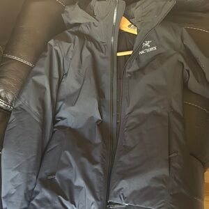 Woman’s Arc'teryx Black Performance Jacket Water-Resistant Hooded women